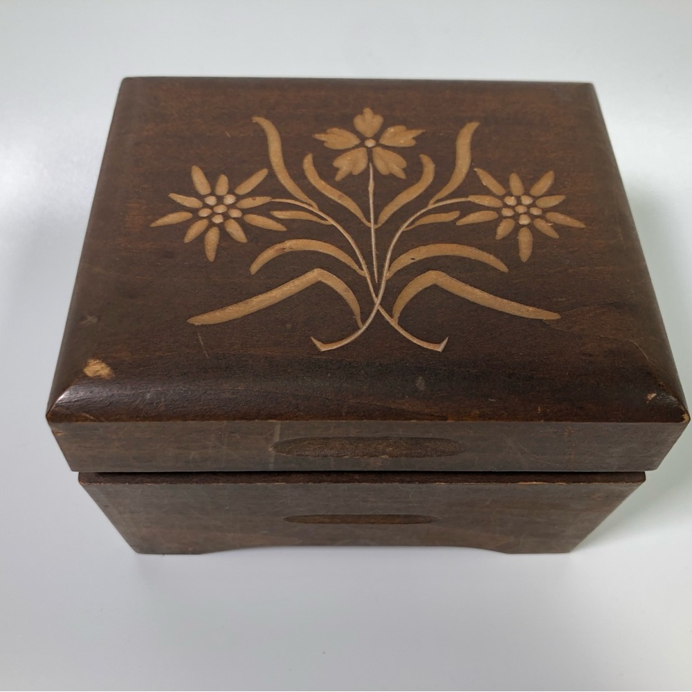 Wooden Music jewellery box